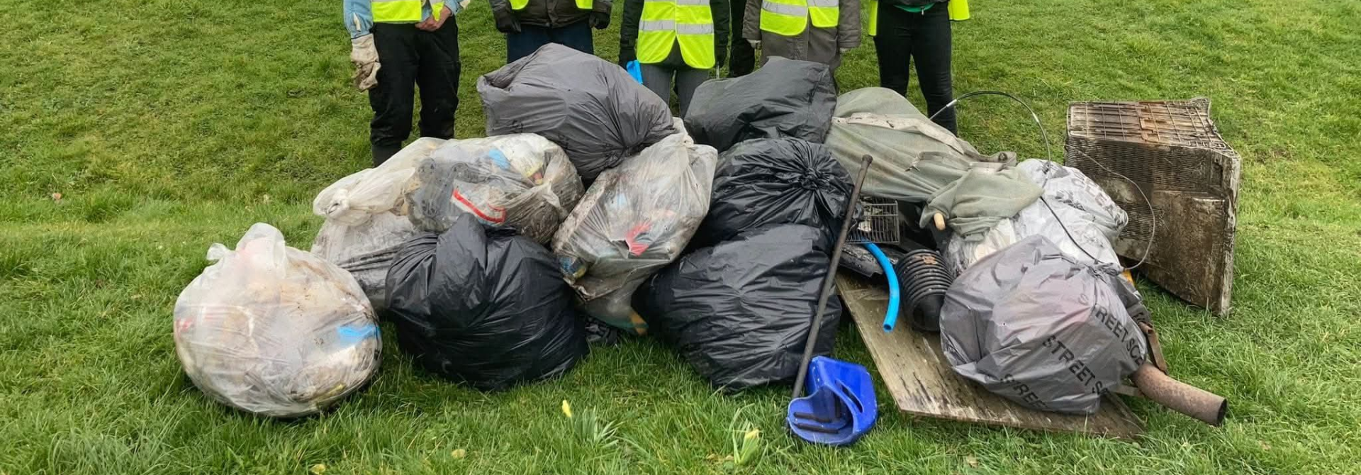 Litter picking in Thame